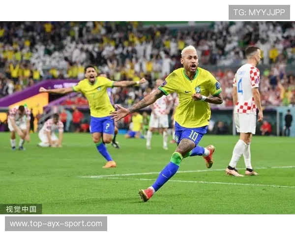 内马尔张弓搭箭吊射破门，巴西全场掌声如雷