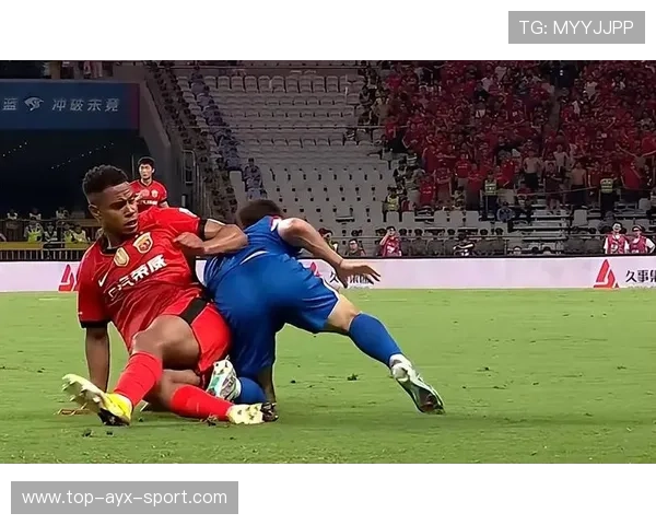 上海申花拉唐前场抢断快速反击，激发球迷激情