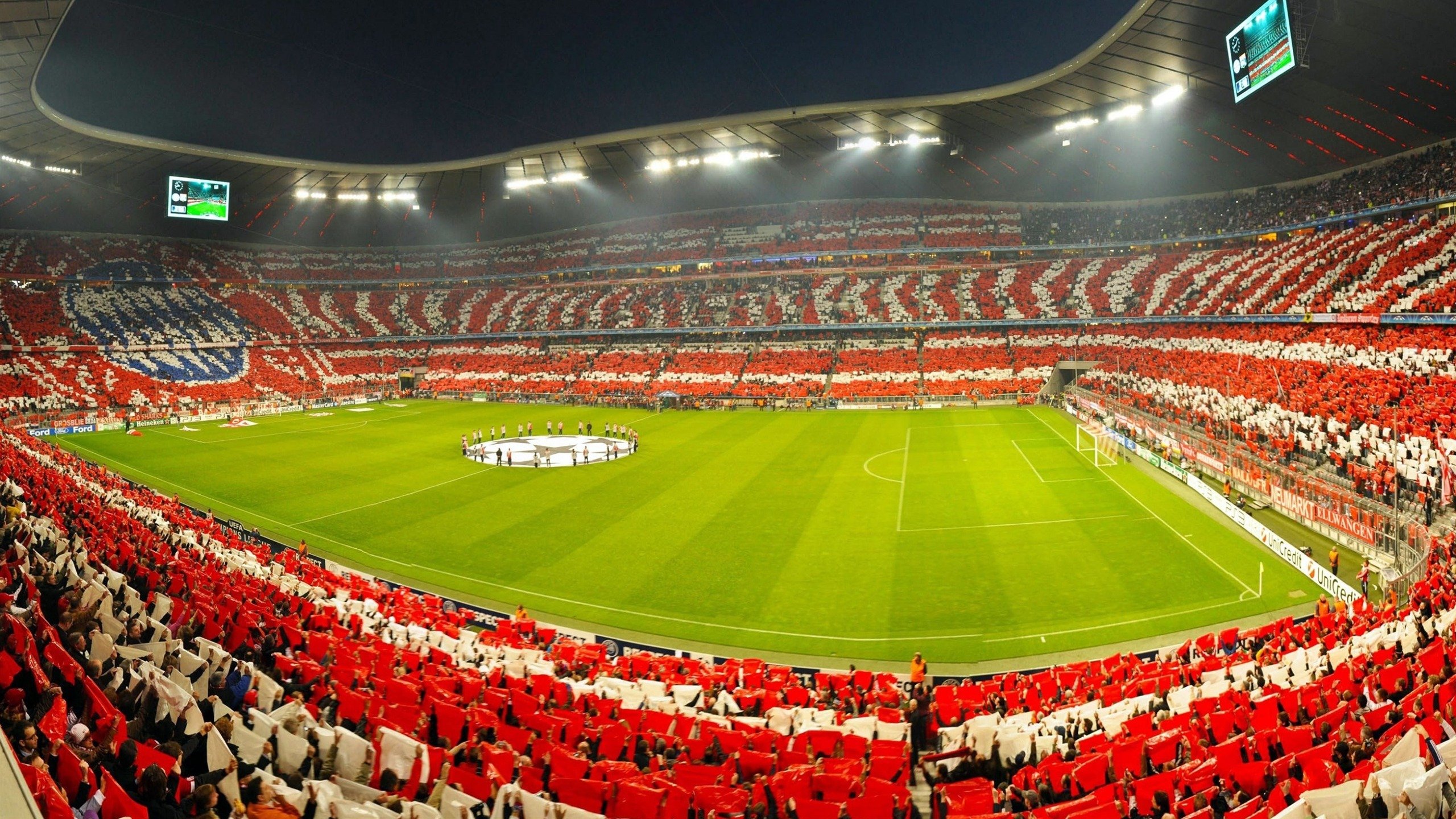 爱游戏体育-C罗赛后在球场中央独自默哀致敬传奇，c罗出战